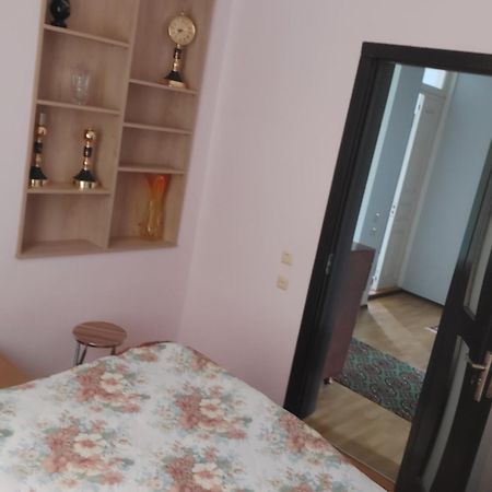 Mero House Koetaisi Buitenkant foto