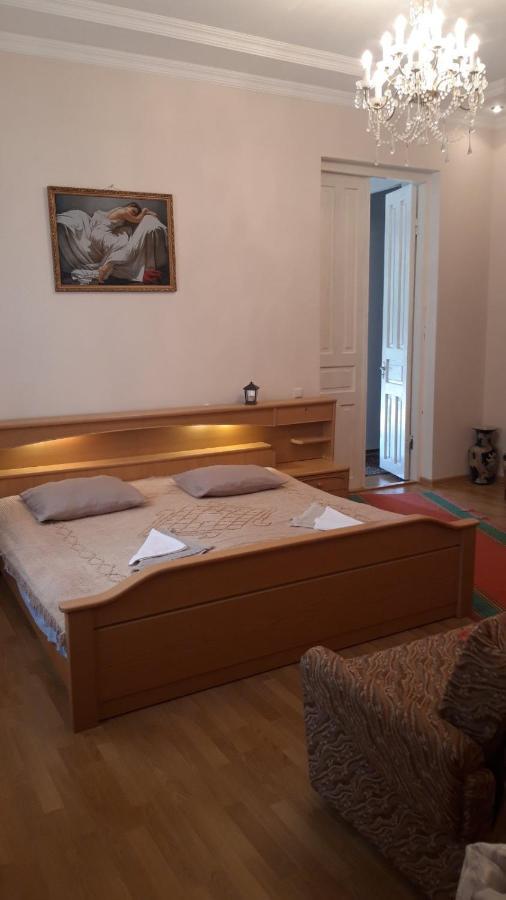 Mero House Koetaisi Buitenkant foto