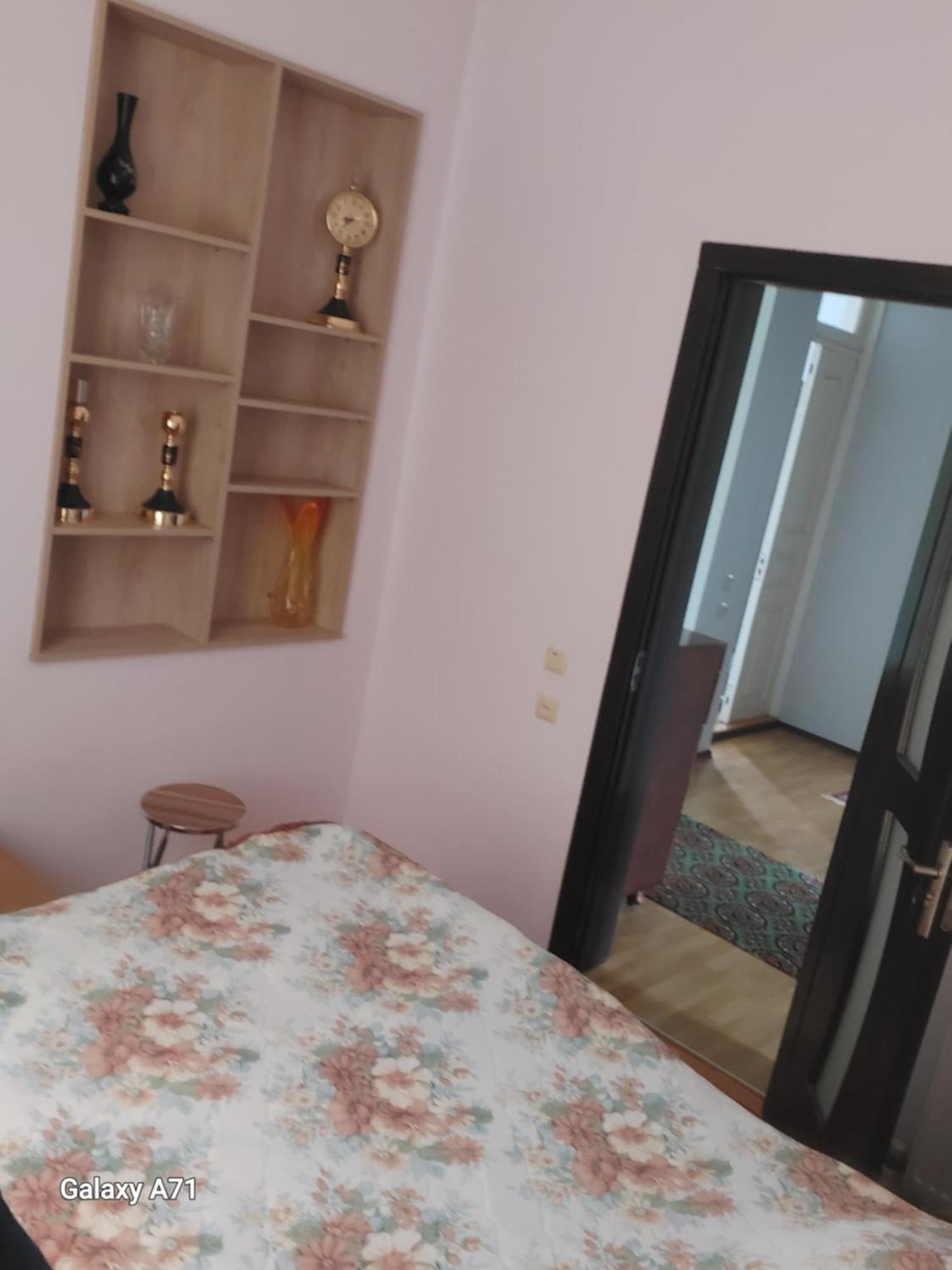 Mero House Koetaisi Buitenkant foto