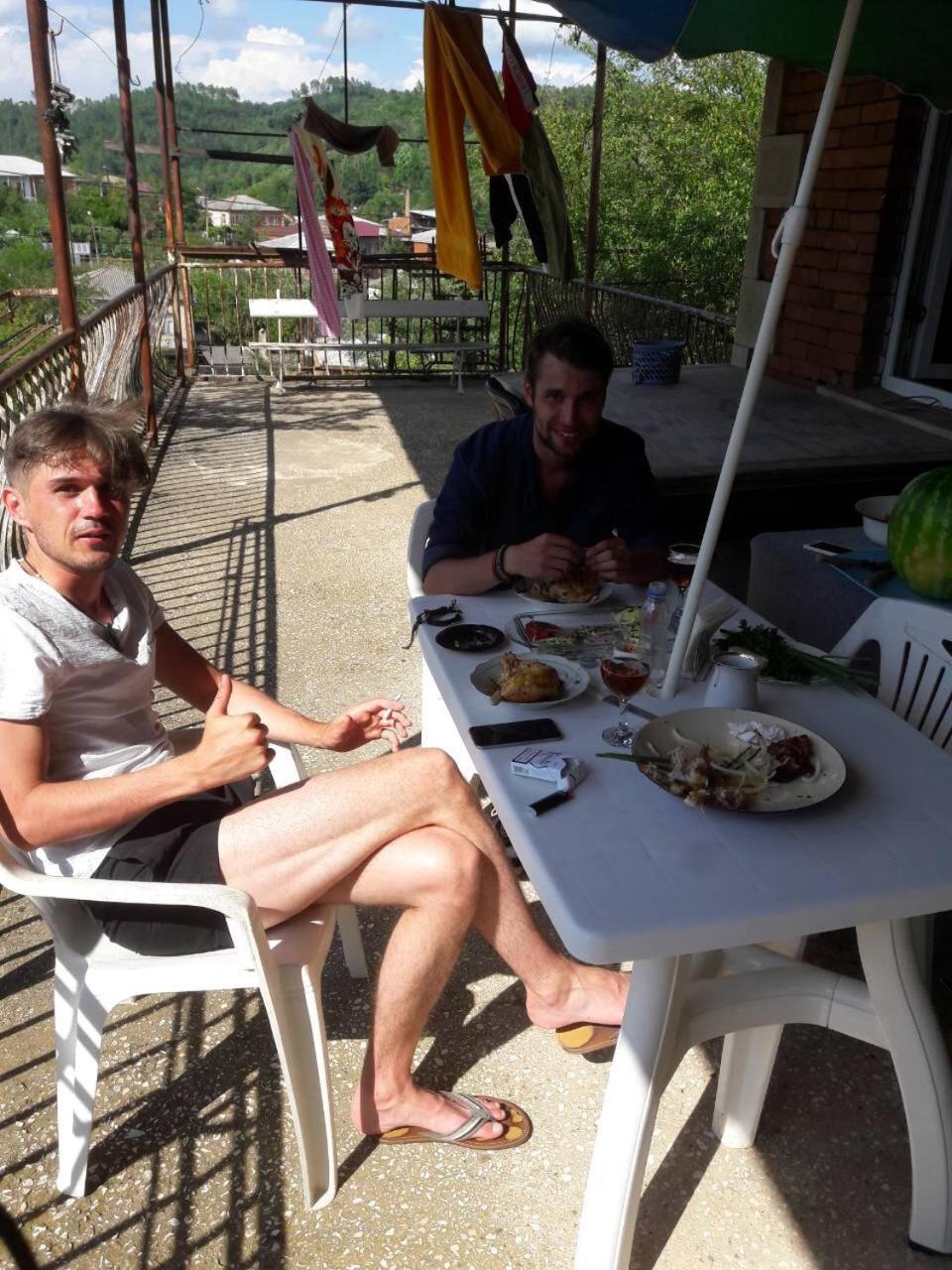 Mero House Koetaisi Buitenkant foto