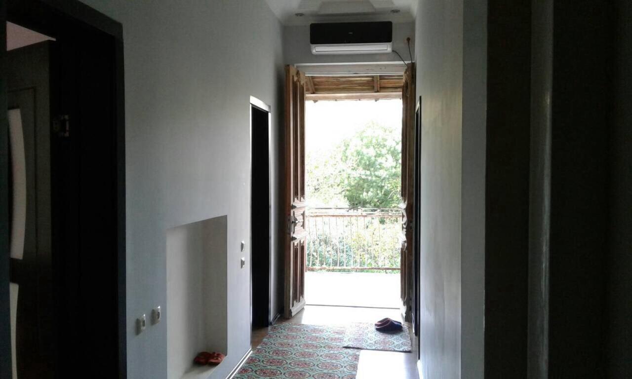 Mero House Koetaisi Buitenkant foto